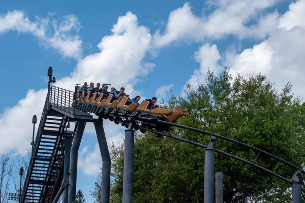 Orlando Florida Março 2019 Pessoas Desfrutando Voo Hippogriff Universals Ilhas — Fotografia de Stock