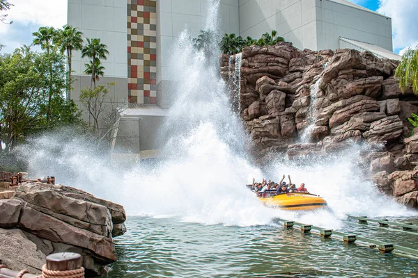 Orlando Florida Marzo 2019 Personas Disfrutando Jurassic Park River Adventure — Foto de Stock