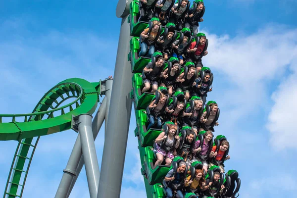 Orlando Florida Março 2019 Pessoas Divertindo Incredible Hulk Coaster Universals — Fotografia de Stock