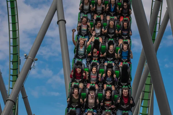 Orlando Florida Março 2019 Pessoas Divertindo Incredible Hulk Coaster Universals — Fotografia de Stock