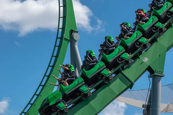 Orlando Florida Março 2019 Pessoas Divertindo Incríveis Incredible Hulk Roller — Fotografia de Stock