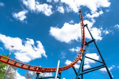 Orlando, Florida. 14 Mart 2020. Seaworld 'de henüz açılmamış olan Buz Kırıcı hız treninin en üst görünümü (3)