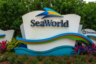 Orlando, Florida. 15 Şubat 2020. Uluslararası Sürüş Alanında Seaworld tema parkı işareti.