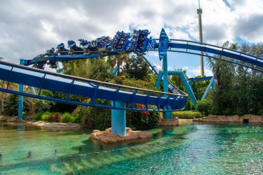 Orlando, Florida. 15 Şubat 2020. İnsanlar Seaworld 'de Manta Ray rollercoaster' ın keyfini çıkarıyorlar (50)