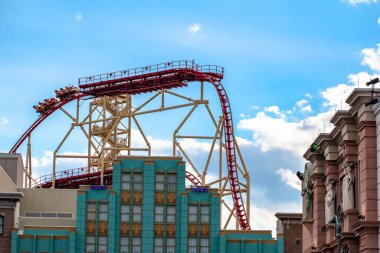 Orlando, Florida. Mart 02, 2020. İnsanlar Universal Stüdyolarında Hollywood Rip Ride Rockler treninin keyfini çıkarıyorlar (26)