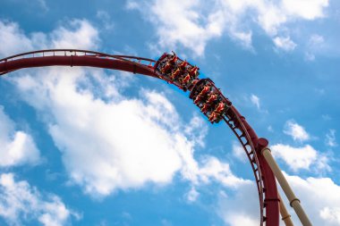 Orlando, Florida. Mart 02, 2020. İnsanlar Universal Stüdyolarında Hollywood Rip Ride Rockler treninin keyfini çıkarıyorlar (39)