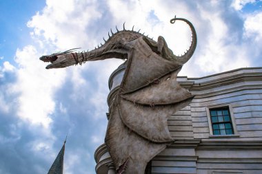 Orlando, Florida. Mart 02, 2020. The Gringotts Dragon in The Wizarding World of Harry Potter Diagon Alley at Universal Studios (2)