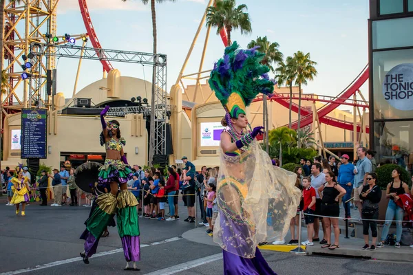 奥兰多 佛罗里达2020年3月2日 环球影城狂欢节的倾斜表演者 101 — 图库照片
