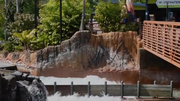 Orlando Florida March 2020 People Enjoying Amazing Splash Infinity Falls — Stock Video