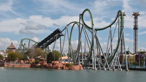 Orlando Florida March 2019 People Enjoying Incredible Hulk Roller Coaster — Stock Video