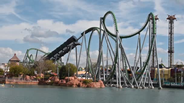 Orlando Florida March 2019 People Enjoying Incredible Hulk Roller Coaster — Stock Video