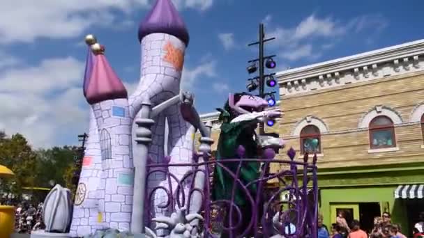 Orlando Florida Února2020 Hrabě Von Count Tančí Svém Strašidelném Voze — Stock video