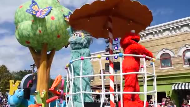 Orlando Florida Februari 2020 Elmo Rosita Dansen Zwaaien Sesamstraat Parade — Stockvideo