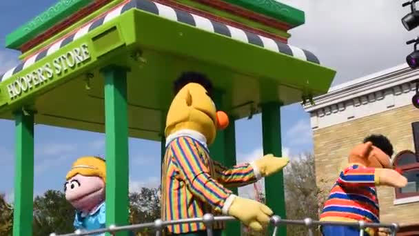 Orlando Florydzie Lutego 2020 Bert Tańczy Macha Paradzie Sezamkowej Seaworld — Wideo stockowe