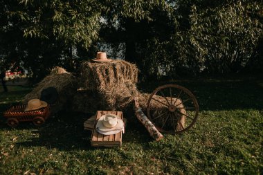 Düğündeki kovboy stili dekorasyon.