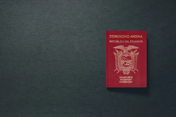 Διαβατήριο Ισημερινού σε σκούρο φόντο με αντίγραφο χώρου - 3d Εικονογράφηση — Φωτογραφία Αρχείου