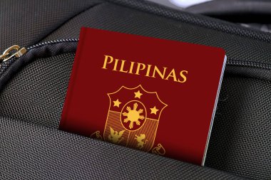 Siyah Çantalı Filipinler Pasaportu 'nu Kapat 