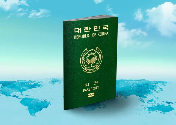 Corea del Sur Pasaporte en el mapa del mundo con nubes en el fondo — Foto de Stock