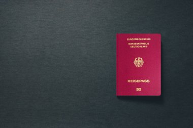 Almanya pasaportu fotokopi alanı ile koyu arkaplanda - 3d İllüstrasyon