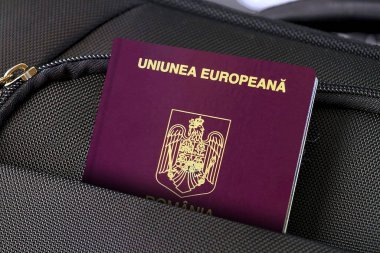 Romanya Pasaportunu Siyah Çantalı Kapatın 
