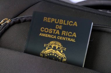 Siyah Çantalı Kosta Rika Pasaportu 'nu kapat 