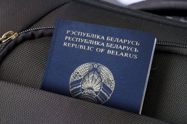 Siyah çantalı Belarus Pasaportunun Kapanışı 