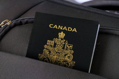 Kanada Pasaportunu Siyah Bavul Cebinde Kapat 