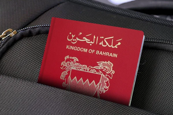 Närbild av Bahrain Pass i svart resväska Pocket — Stockfoto