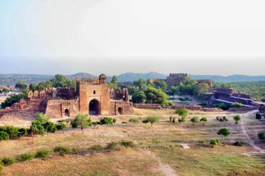 Mavi Gökyüzü ile Rohtas Kalesi - 16. yüzyıl Kalesi Jehlum, Pakistan