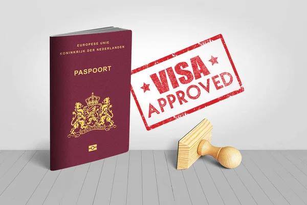 Pasaporte Holanda Con Sello Madera Aprobado Por Visa Para Viajar Fotos de stock