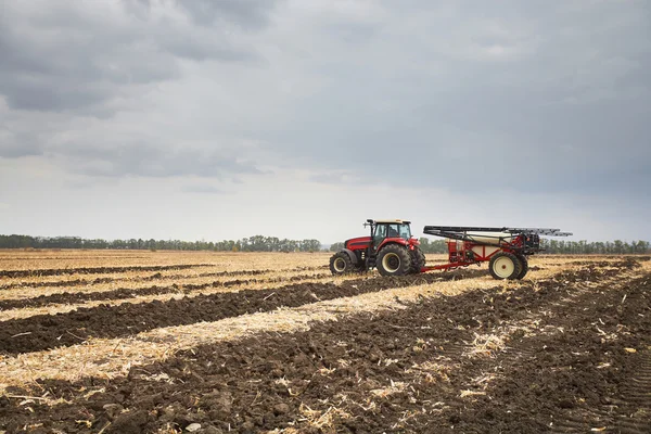Landbouwmachines in veld — Stockfoto