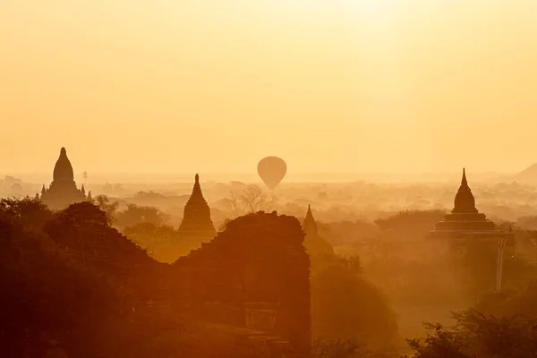 Amanecer Escénico Impresionante Con Muchos Globos Aire Caliente Sobre Bagan — Foto de Stock