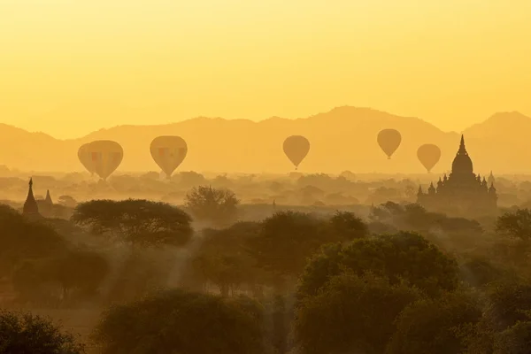 Amanecer Escénico Impresionante Con Muchos Globos Aire Caliente Sobre Bagan — Foto de Stock