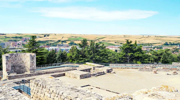 布尔戈斯城堡城墙的遗迹位于西班牙 — 图库照片