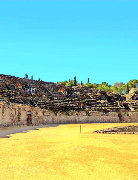 在西班牙南部的一个阳光灿烂的日子里 意大利在安达卢西亚的罗马废墟 — 图库照片