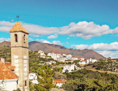 Casares Andalusia dağlarında kilisede