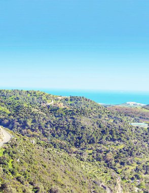 Güneşli bir günde İspanya 'nın sesindeki Casares Dağı