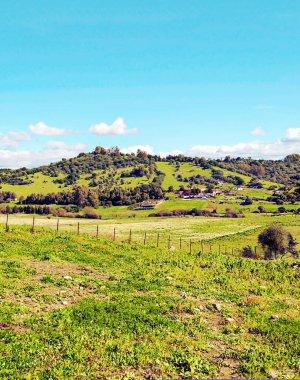 Güneşli bir günde İspanya 'nın sesindeki Casares Dağı