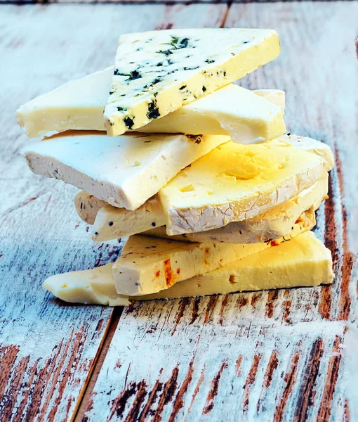 Sýr Obklopené Rustikální Pozadí — Stock fotografie