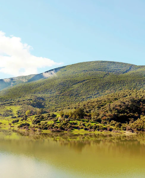 Lac Avec Montagnes Andalousie Par Une Journée Ensoleillée Dans Sud — Photo