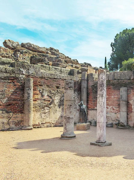 晴れた日にメリダのスペインの都市のローマの遺跡 — ストック写真