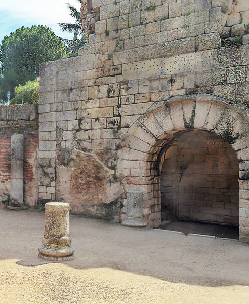 晴れた日にメリダのスペインの都市のローマの遺跡 — ストック写真
