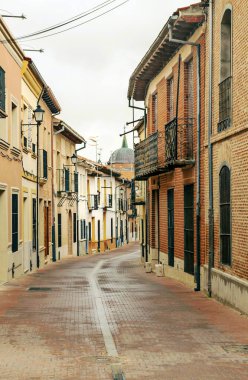 Alaejos Caddesi Valladolid 'de Yağmurlu bir günde