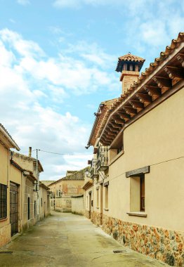 İspanya 'nın kuzeyinde Valladolid Caddesi bulutlu bir günde ortaçağ köyüdür..