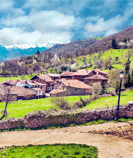 Mogrovejo Dorp Het Noorden Van Spanje Een Zonnige Dag — Stockfoto