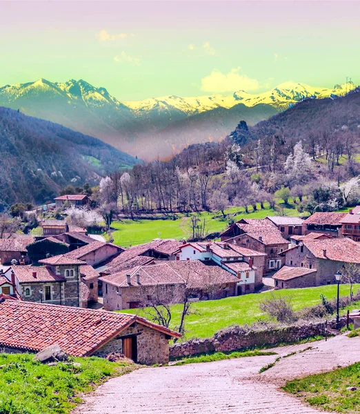 Das Dorf Mogrovejo Norden Spaniens Einem Sonnigen Tag — Stockfoto