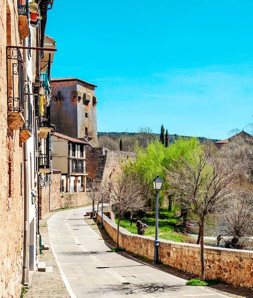 Dorp Covarrubias Het Noorden Van Spanje Een Zonnige Dag — Stockfoto