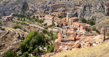 İspanya 'nın kuzeyindeki Albarracin Köyü güneşli bir günde