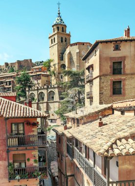 İspanya 'nın kuzeyindeki Albarracin Köyü güneşli bir günde