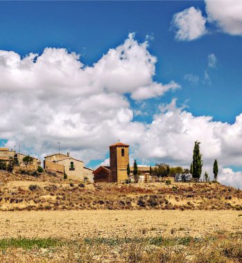 İspanya 'nın kuzeyindeki Albarracin Köyü güneşli bir günde